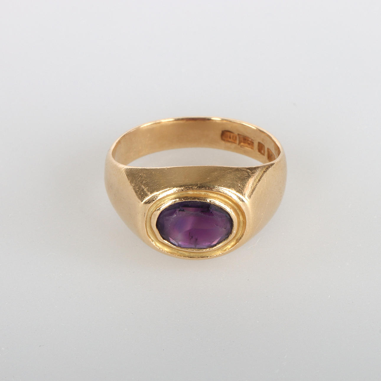 RING WITH PURPLE STONE, 18K gold, 1990.