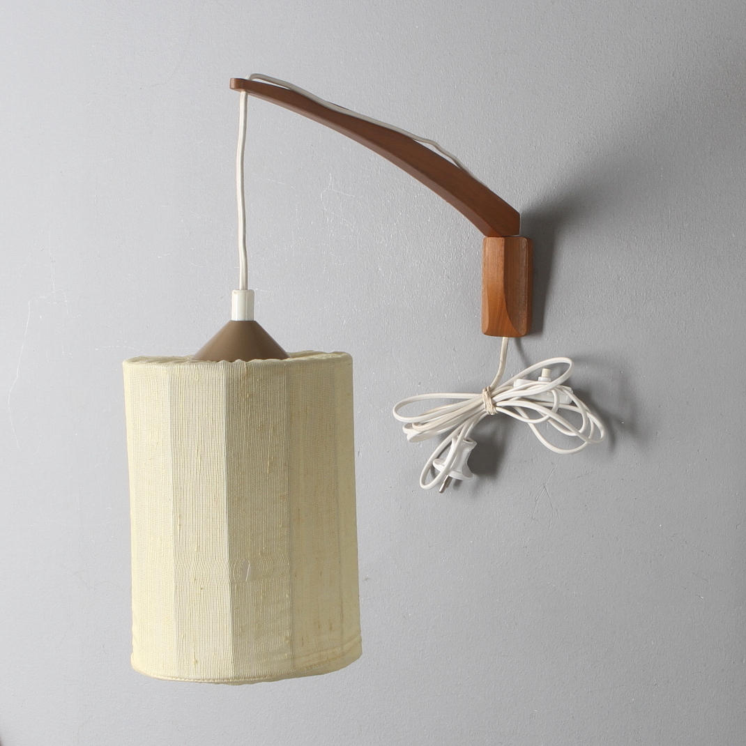 VÄGGLAMPA, teak, 1900-talets andra hälft.