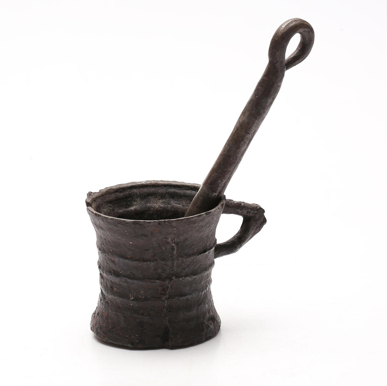 Mortero de hierro, siglo 1600/XVIII.