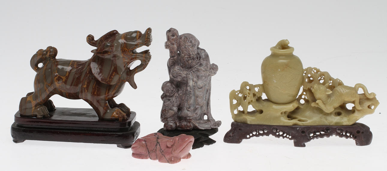 FIGURINER 4 st, bland annat i soapstone samt nefrit.