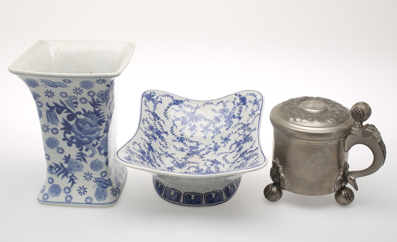 TENNSTOP, VAS OCH FAT PÅ FOT i porslin.