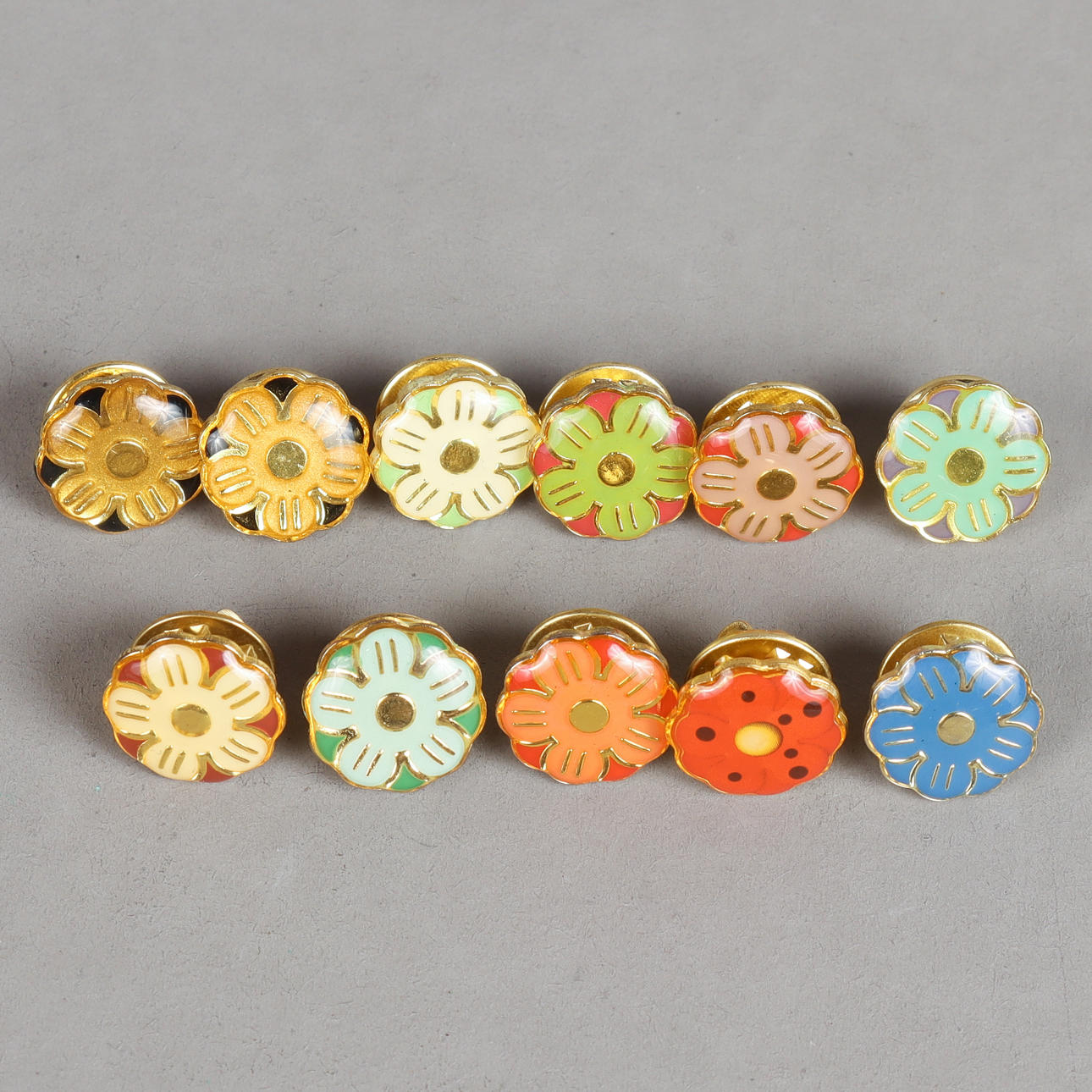 MAJBLOMMOR Pins, 11 stycken, 2000-tal.