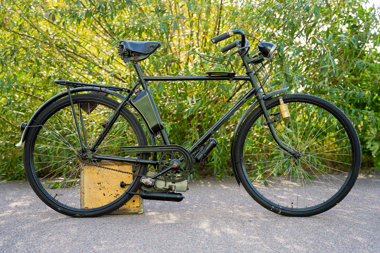 LOHMANN, Tretmotorrad mit Halbmotor, 1954.