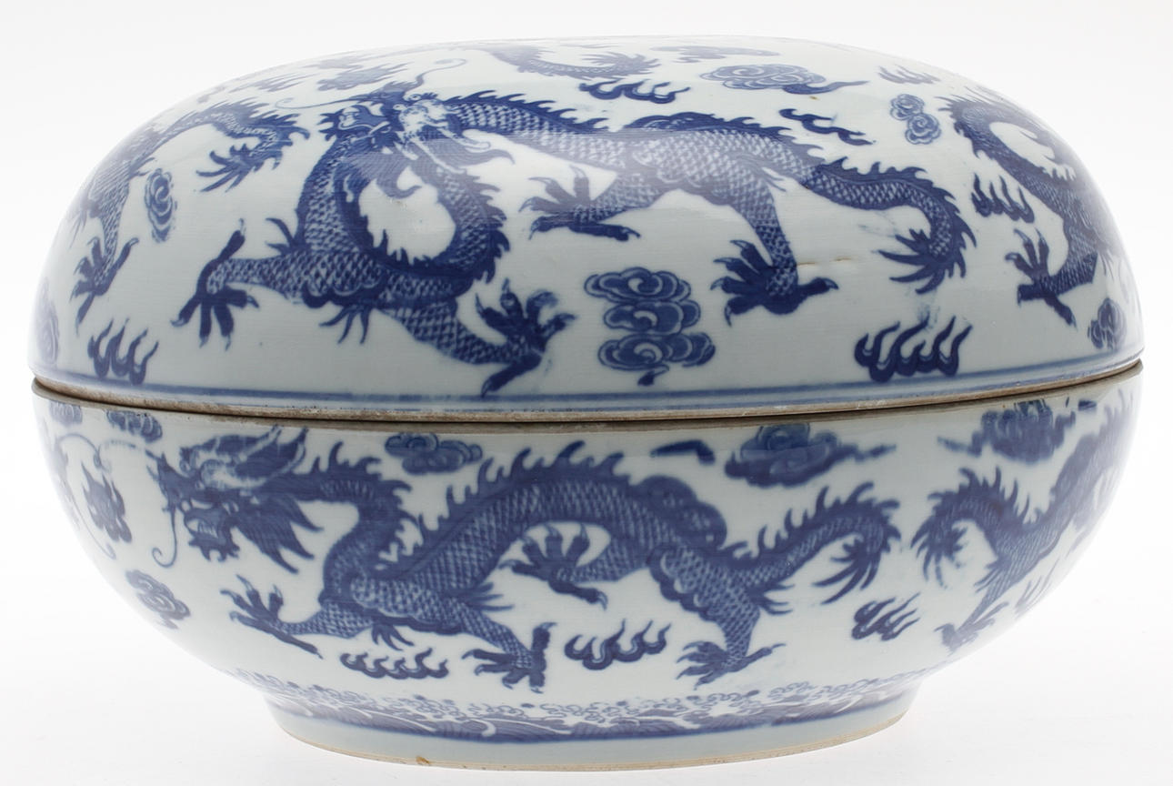 SKÅL MED LOCK, porslin, Kina.