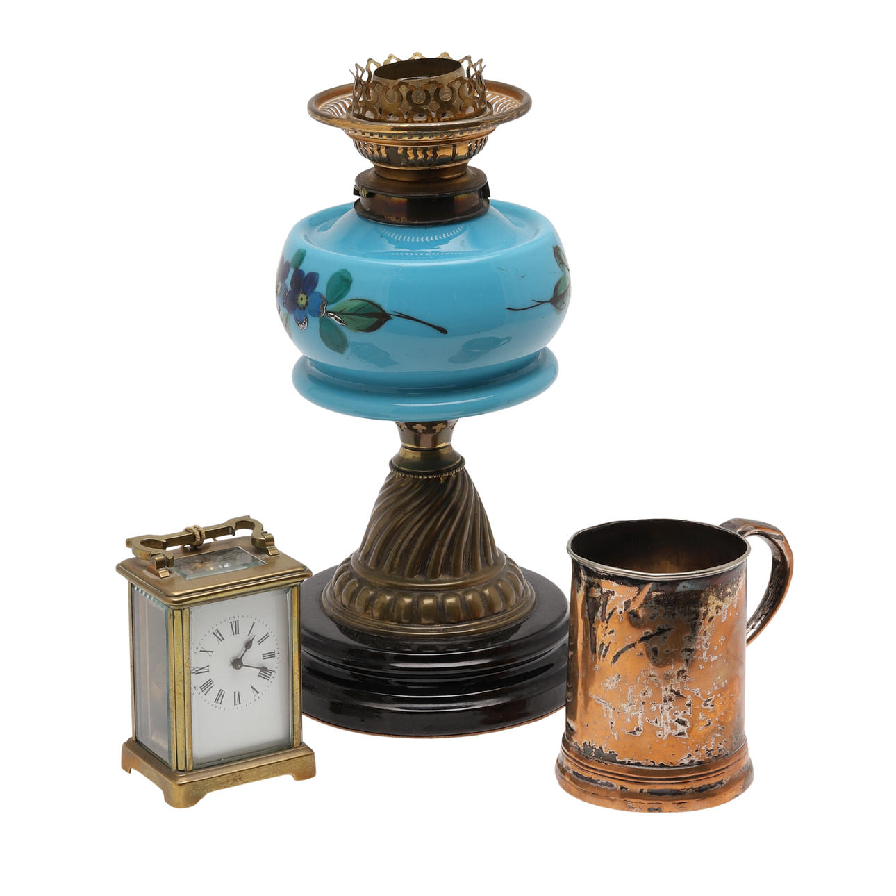 ÖLJYLAMPPU, MESSINKIKELLO JA HOPEOITU KUPARIMUKI.