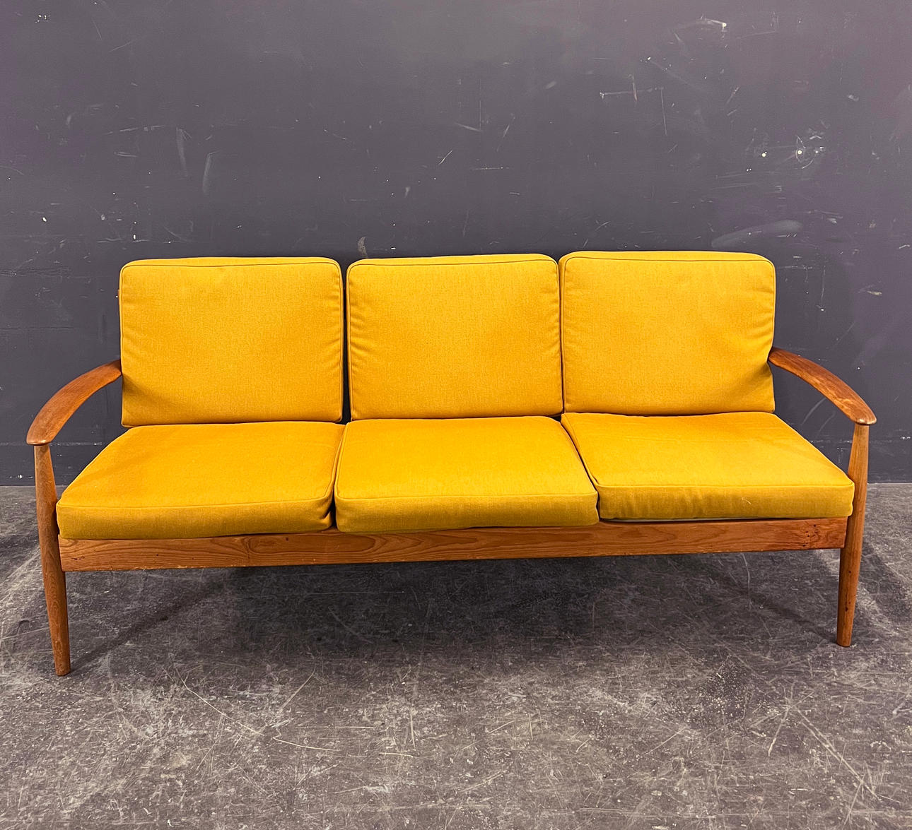 GRETE JALK. SOFFA FRANKRIKE & SON DANMARK.