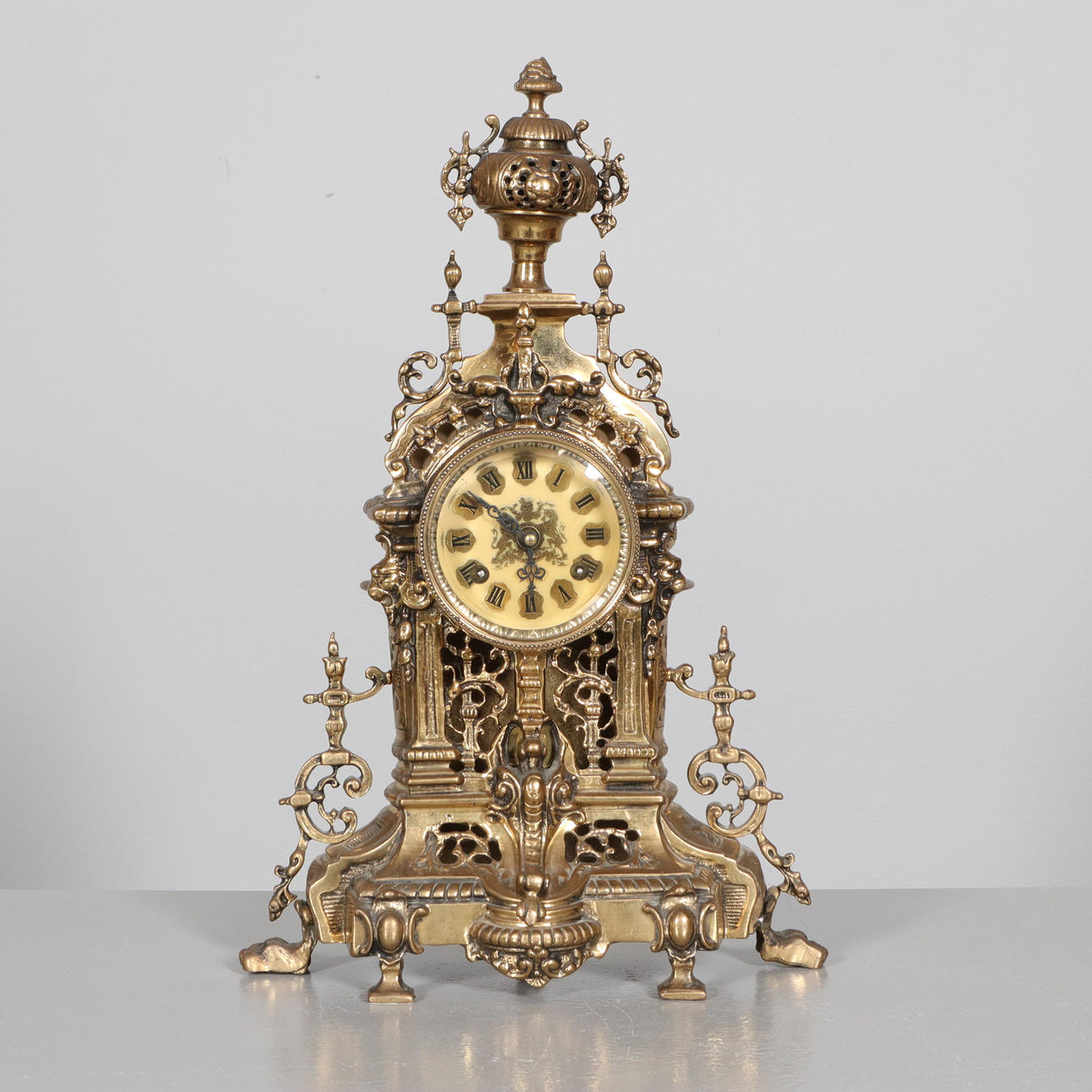 TABLE PENDANT, metal.