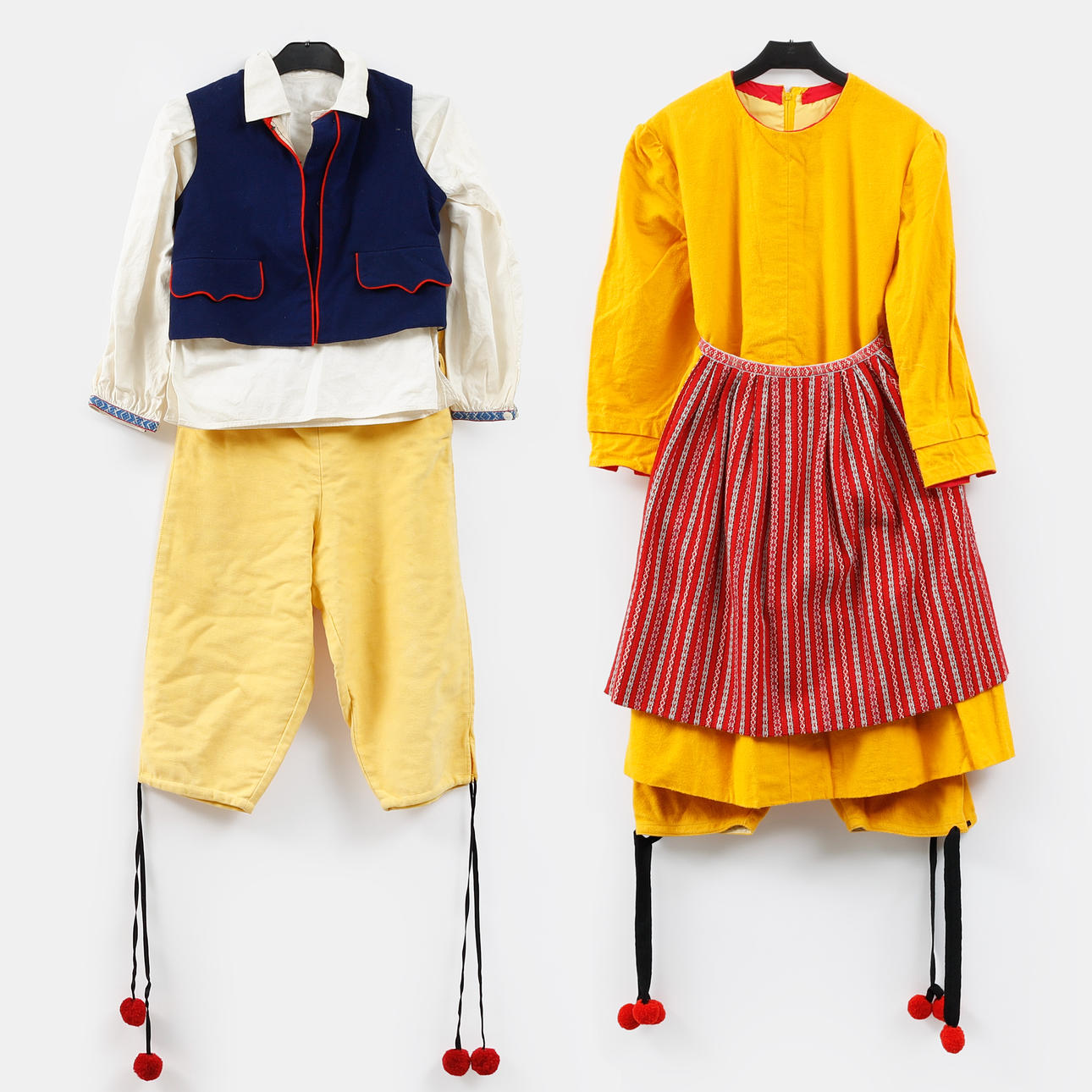 FOLKEKOSTUMER/DELE, 2 stk, børn.