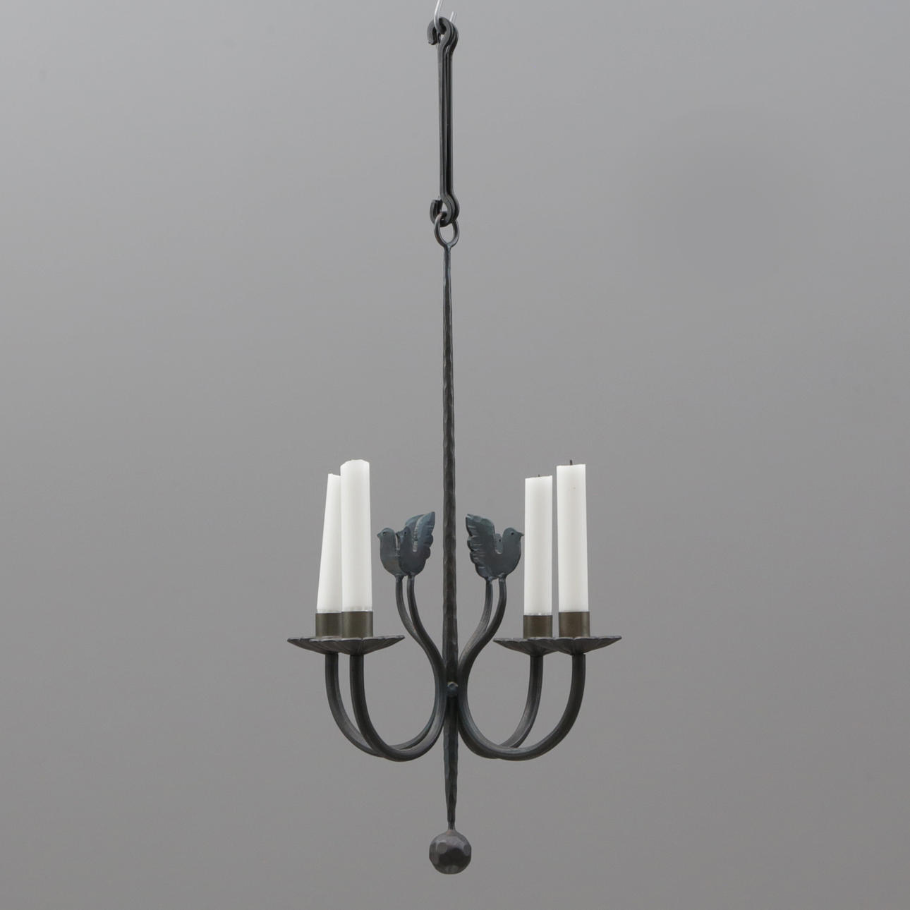 BERTIL VALLIEN. Un candelabro de hierro, Bodasmide, década de 1960.