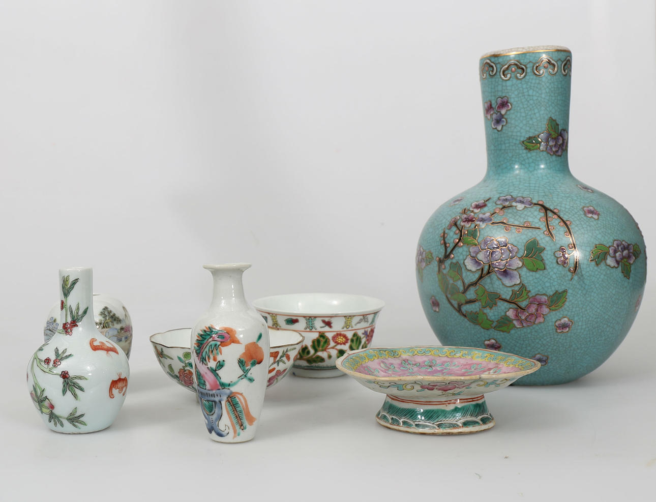 PRYDNADSFÖREMÅL, porslin, 7 delar, Kina, 1800-1900-tal.