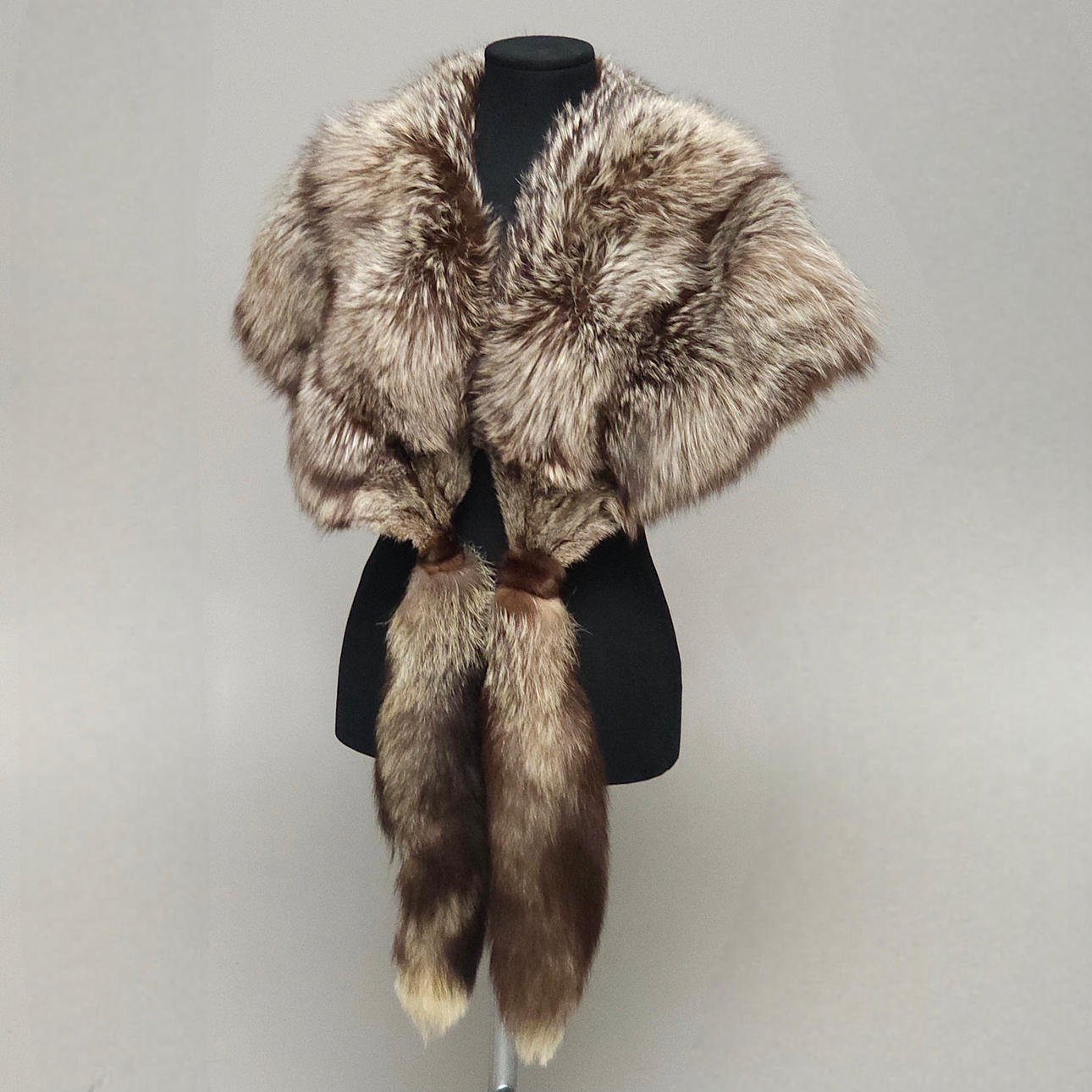 STOR STOL I SILVERRÄV.