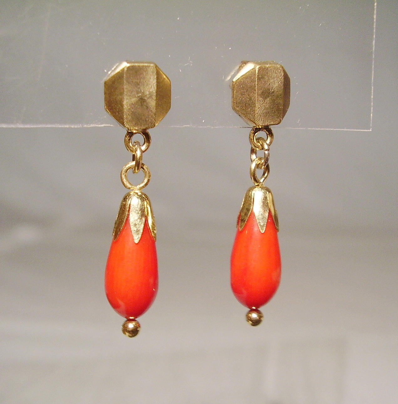 CORAL EAR STUDS silver 800 guldpläterad.