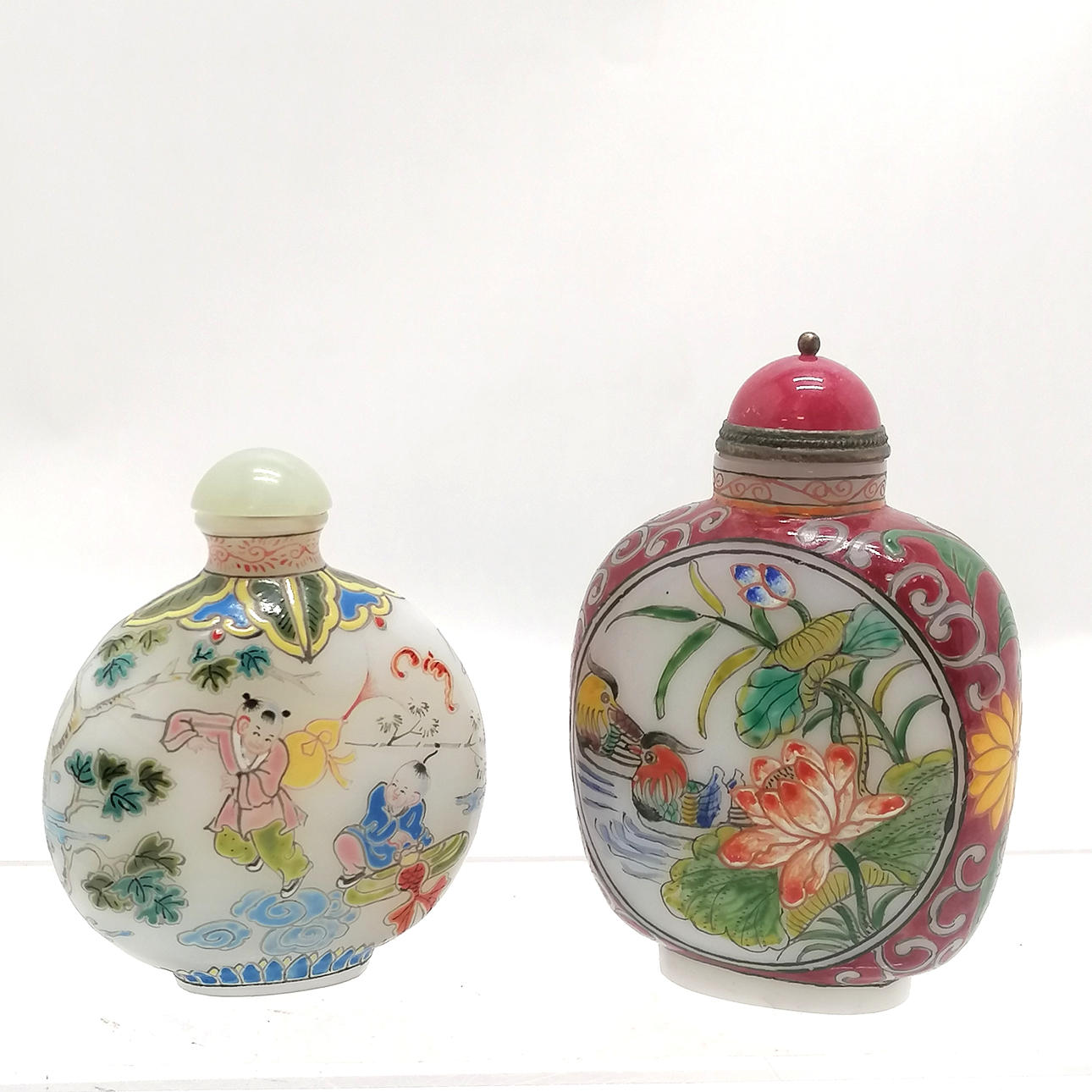 2 x BOTELLAS DE TABACO ESMALTADAS ORIENTALES.