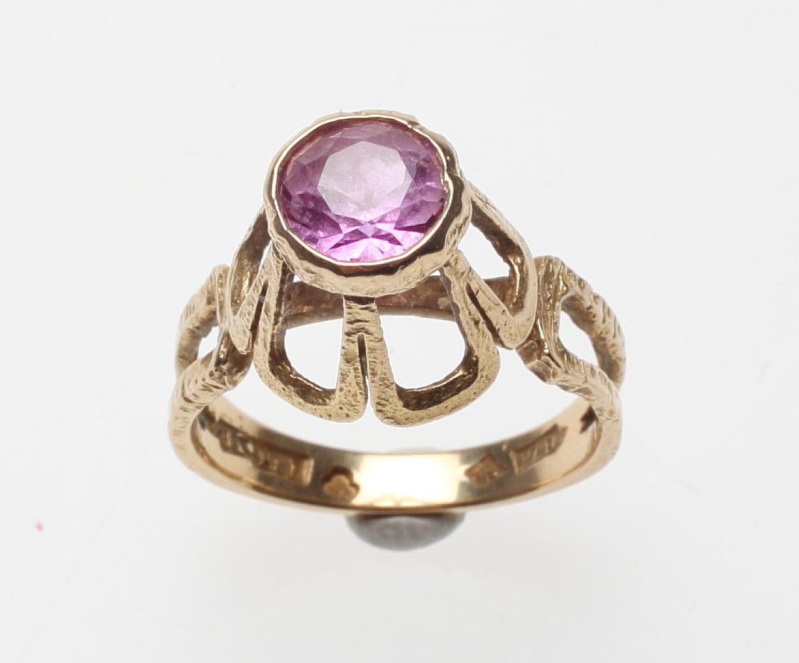 RING med sten, guld, 18 K.