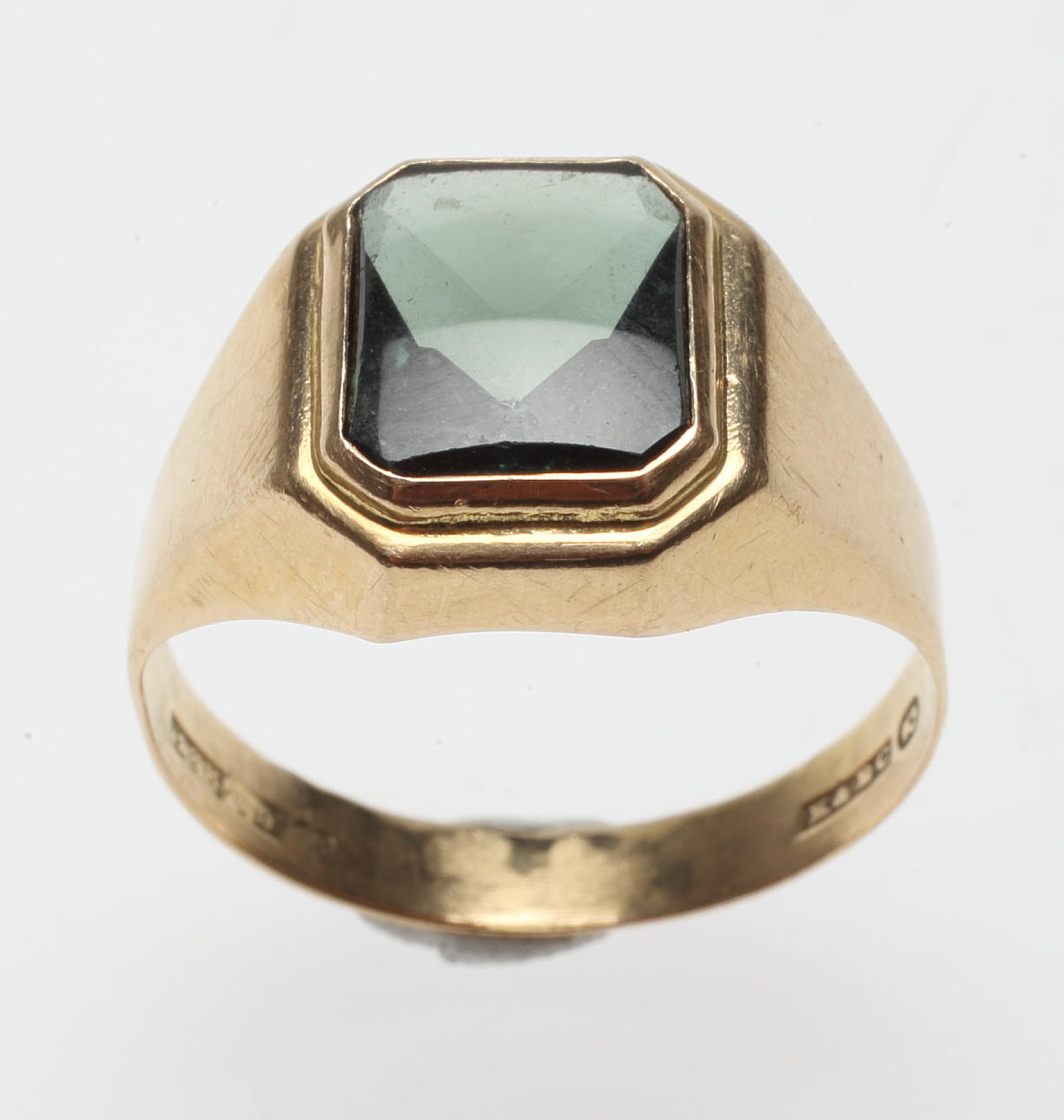 Signet ring with stone, gold, 18K.