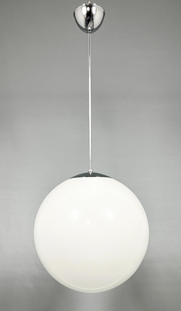 DECKENLAMPE, „Klot“, weißes Glas, Focus Design, Schweden.