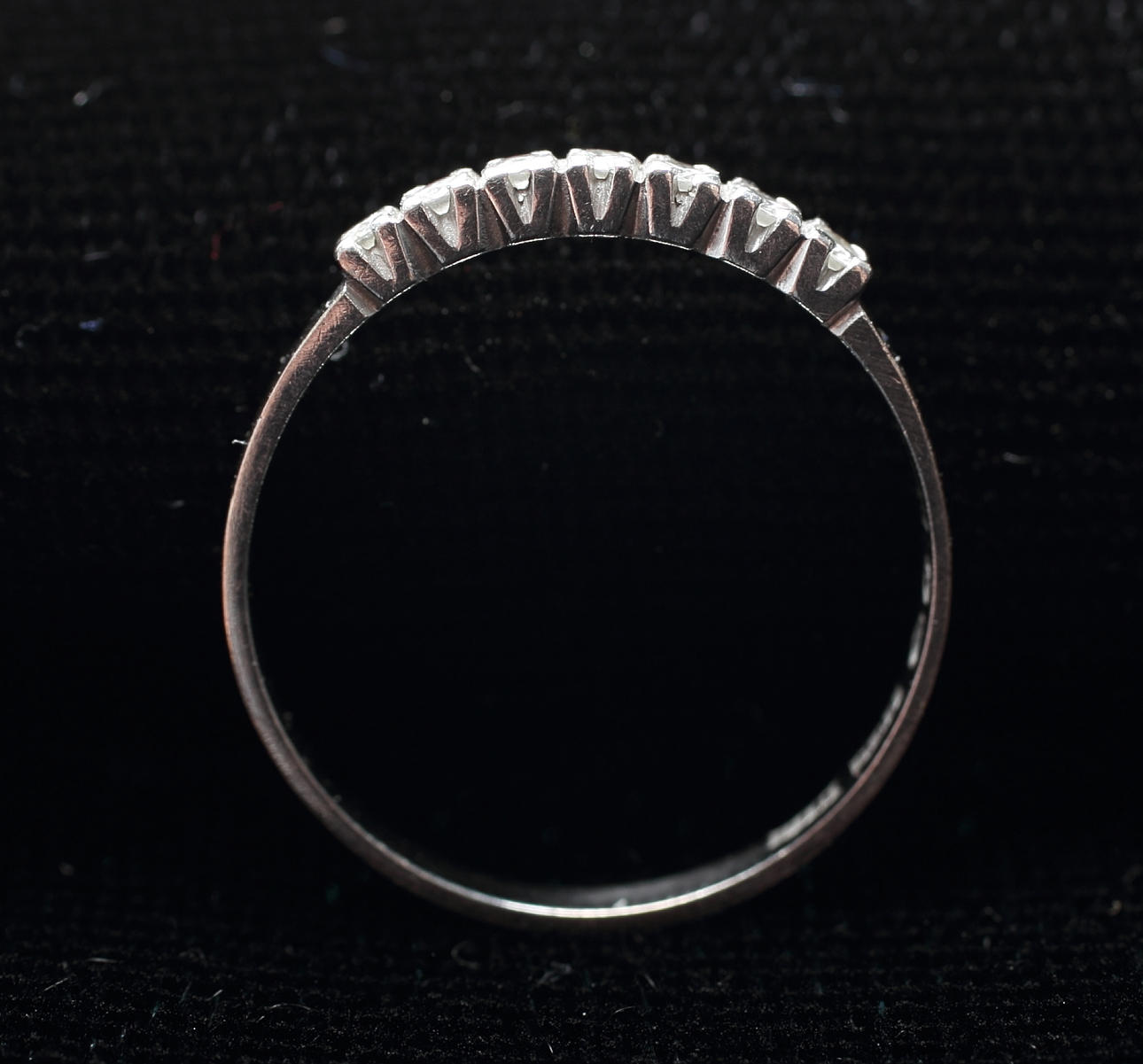 RING, vitguld, 18 K, 7 diamanter 0,14 carat.