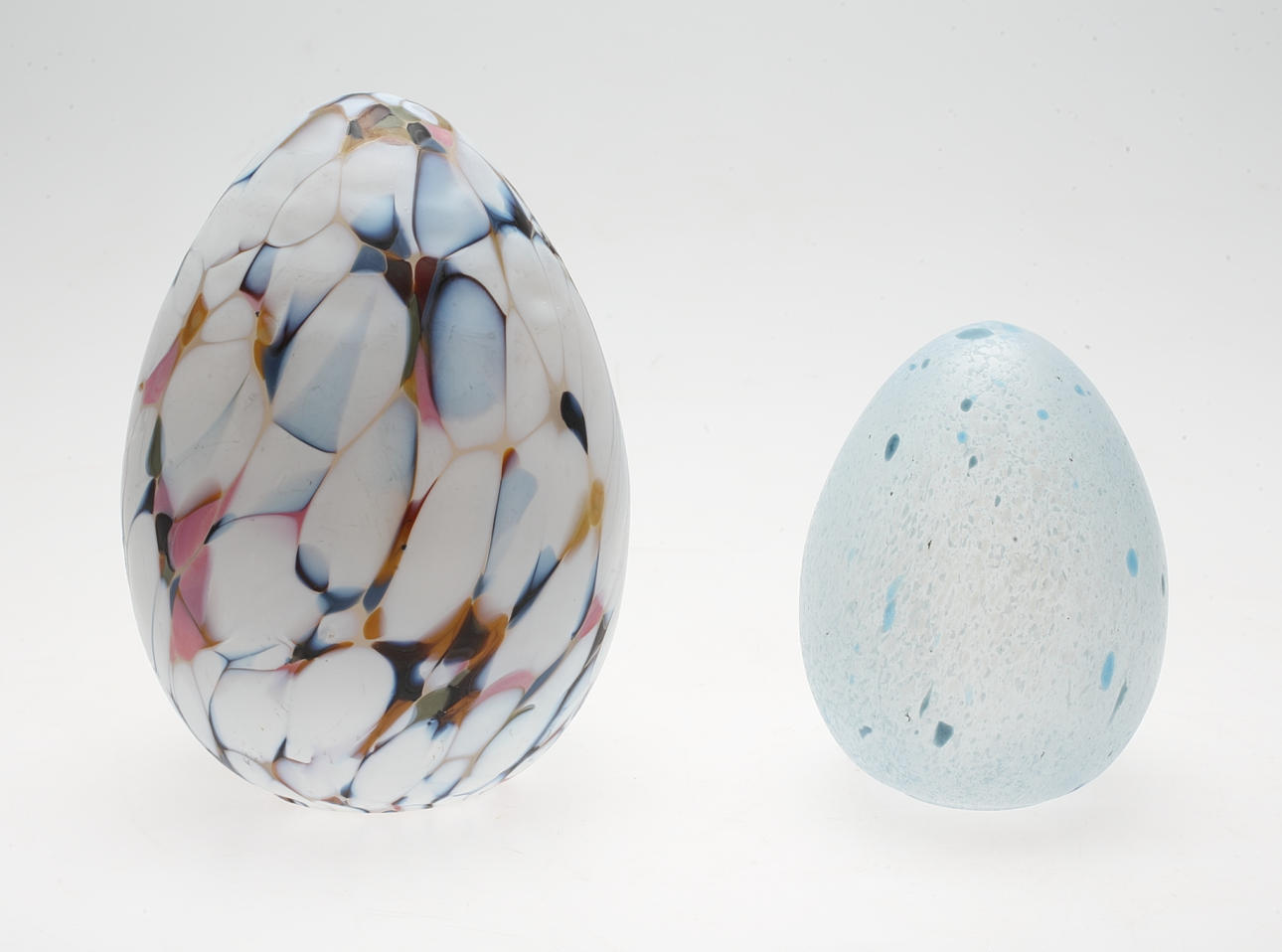 KONSTGLAS, 2 st, ägg, Monica Backström.