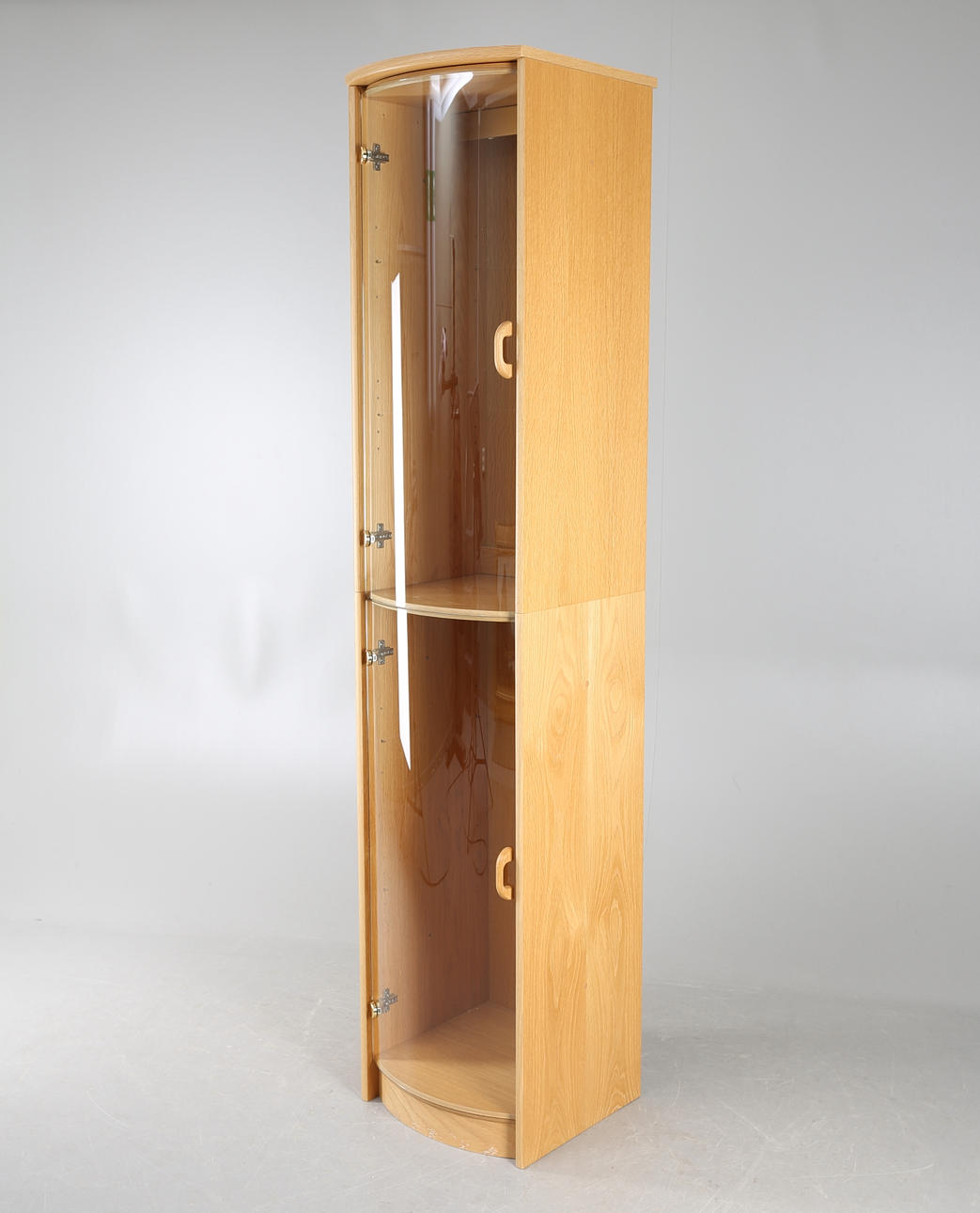 VITRINSKÅP, ek, 2000-tal.