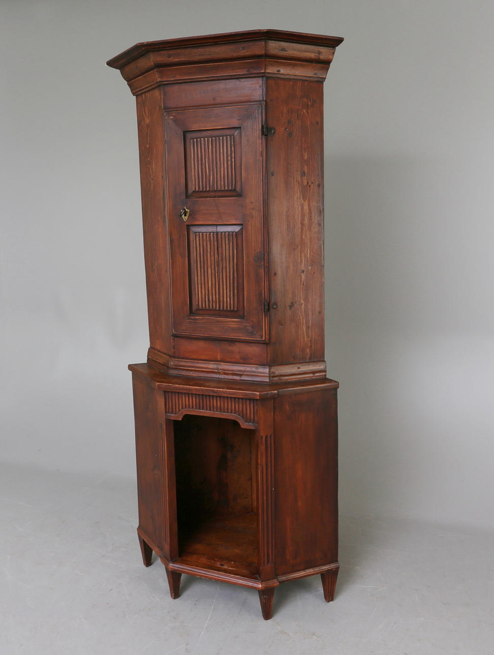 HÖRNSKÅP,Gustavianskt,"Anno 1797".