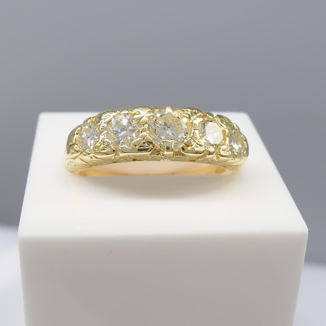 5-STONE DIAMOND RING.