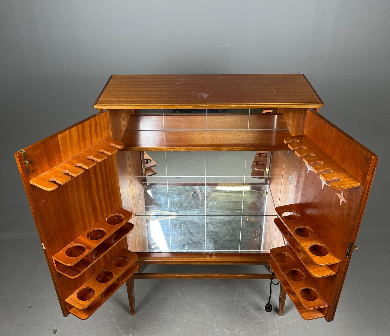 A 1940s/50s bar cabinet.