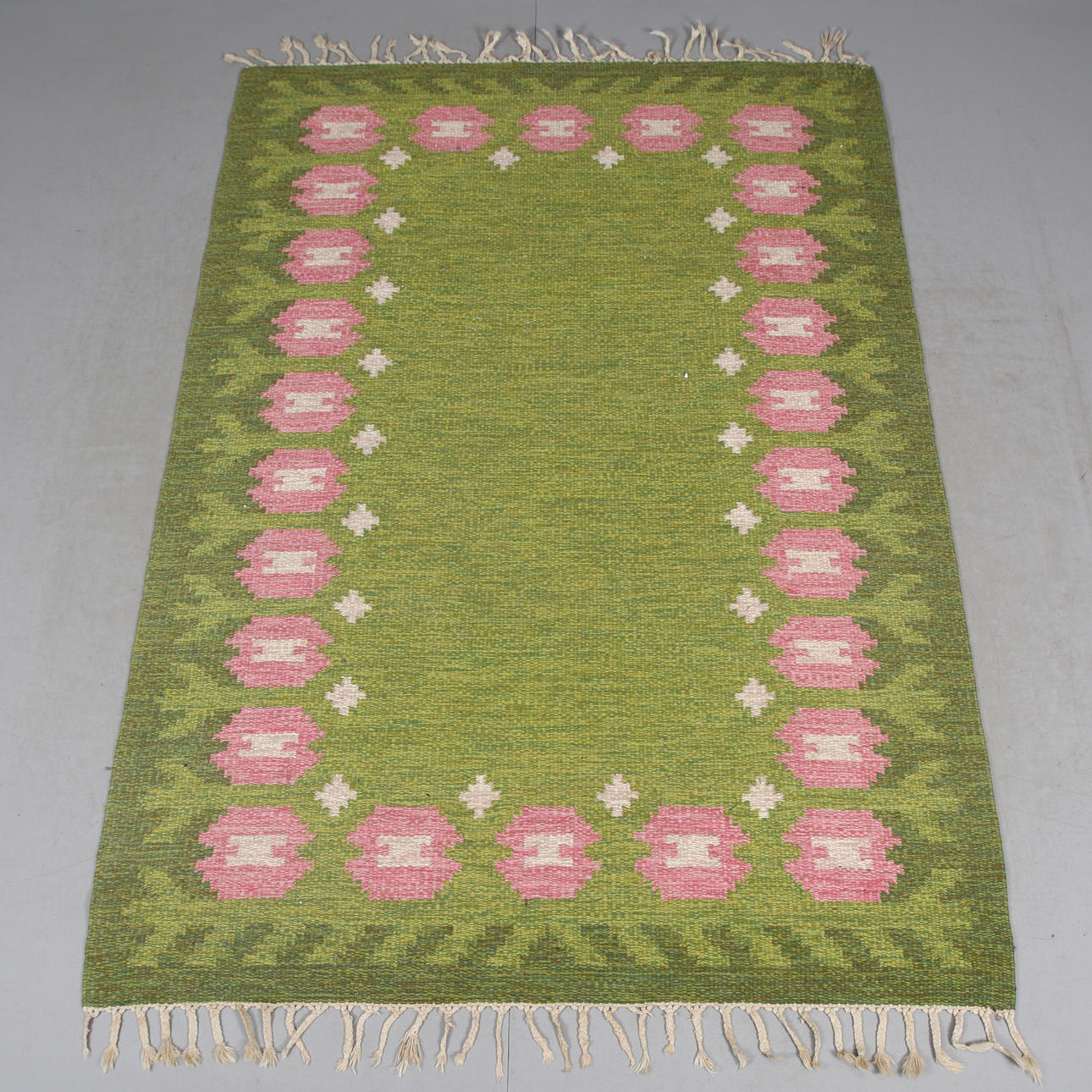 ALFOMBRA, mimbre, 203 x 138 cm.