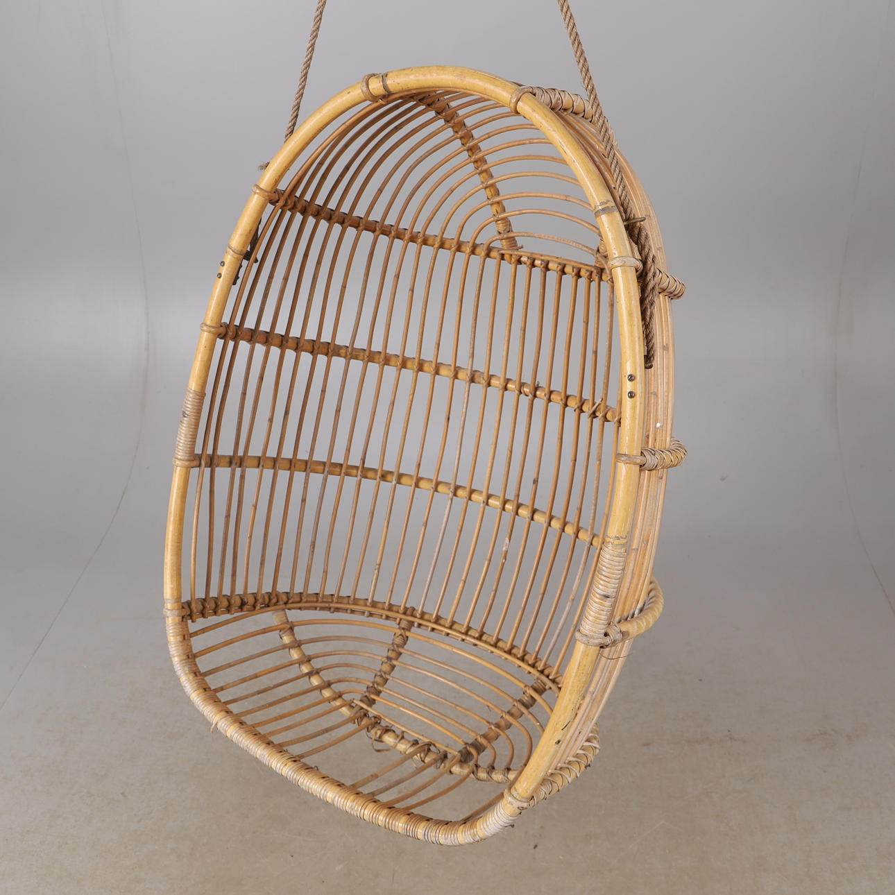 HÄNGSTOL, bambu med rotting, 1900-talets andra hälft.