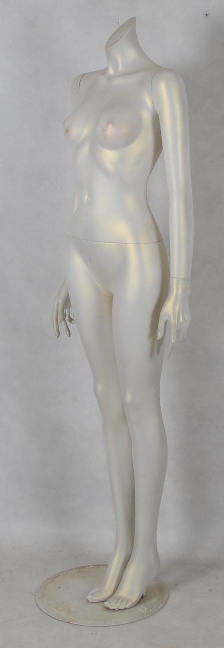 SKYLTDOCKA, dam, 1900-talets andra hälft.