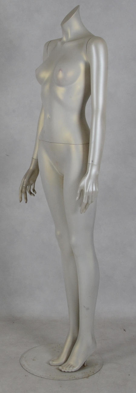 SKYLTDOCKA, dam, 1900-talets andra hälft.