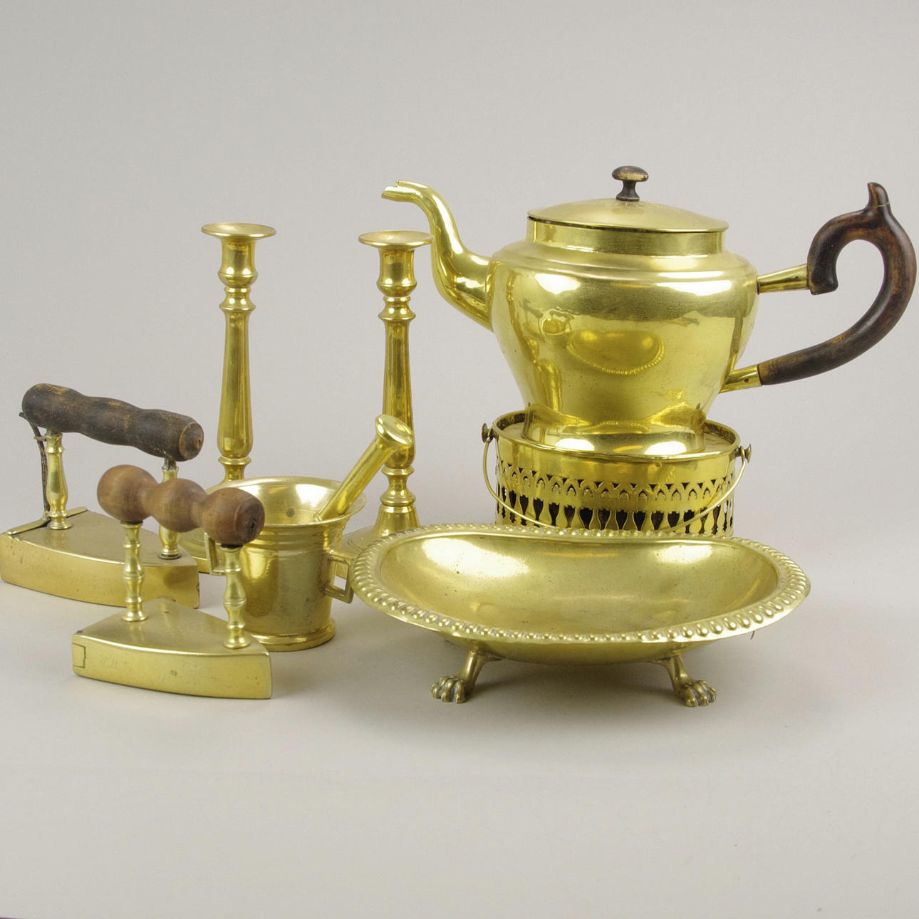 LJUSSTAKAR, TEKANNA, MORTEL M.M., mässing.