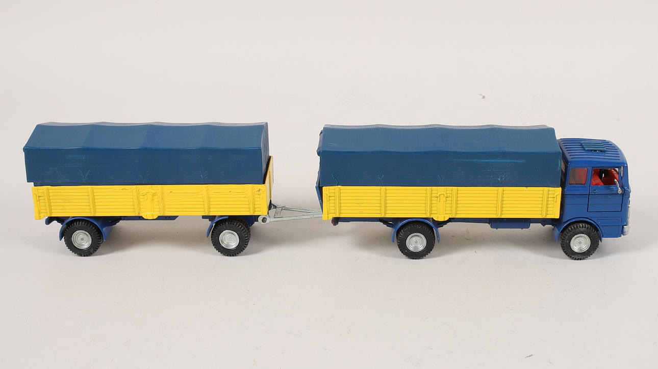 TOY TRUCK, “Mercedes-Benz Truck and Trailer”, Dinky Toys, England