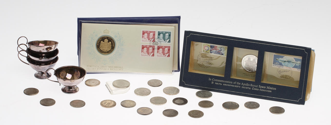 PARTI MYNT och PUNSCHBÄGARE, 4 st, silver.