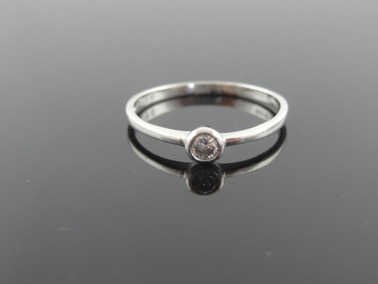 SOLITAIRE DIAMANTRING 0,10cts 18k guld.