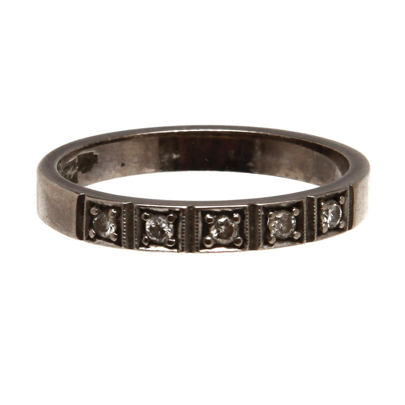 RING, halvallians, 18K vitguld med diamanter, totalt ca 0,15 ct, Vikt 3,5g.