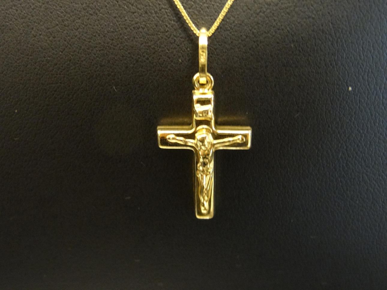 KORS HALSBAND 18k guld.