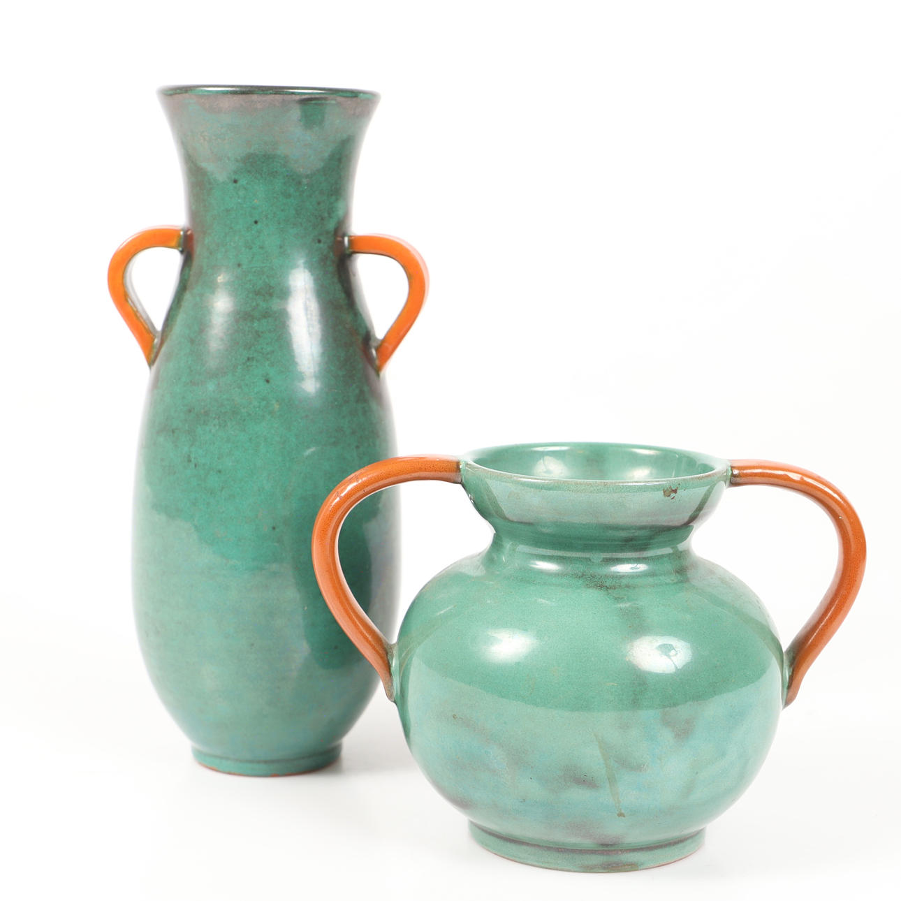 HÄNKELVASER, 2 stycken, glaserad keramik, Ekeby.