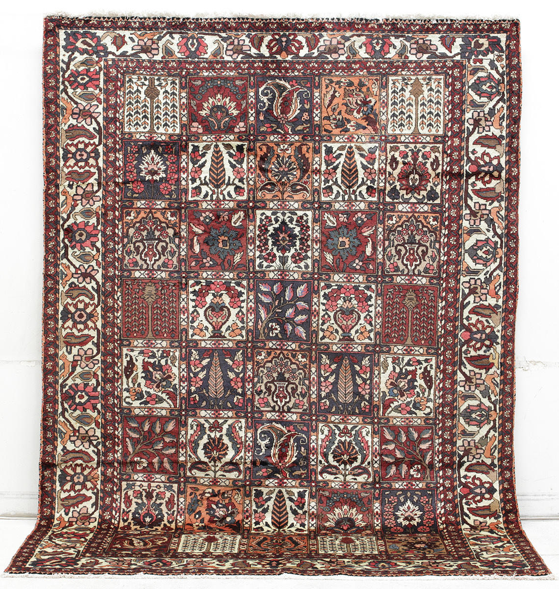 MATTA, Persisk, figural Baktiari (fine), 295 x 215 cm.