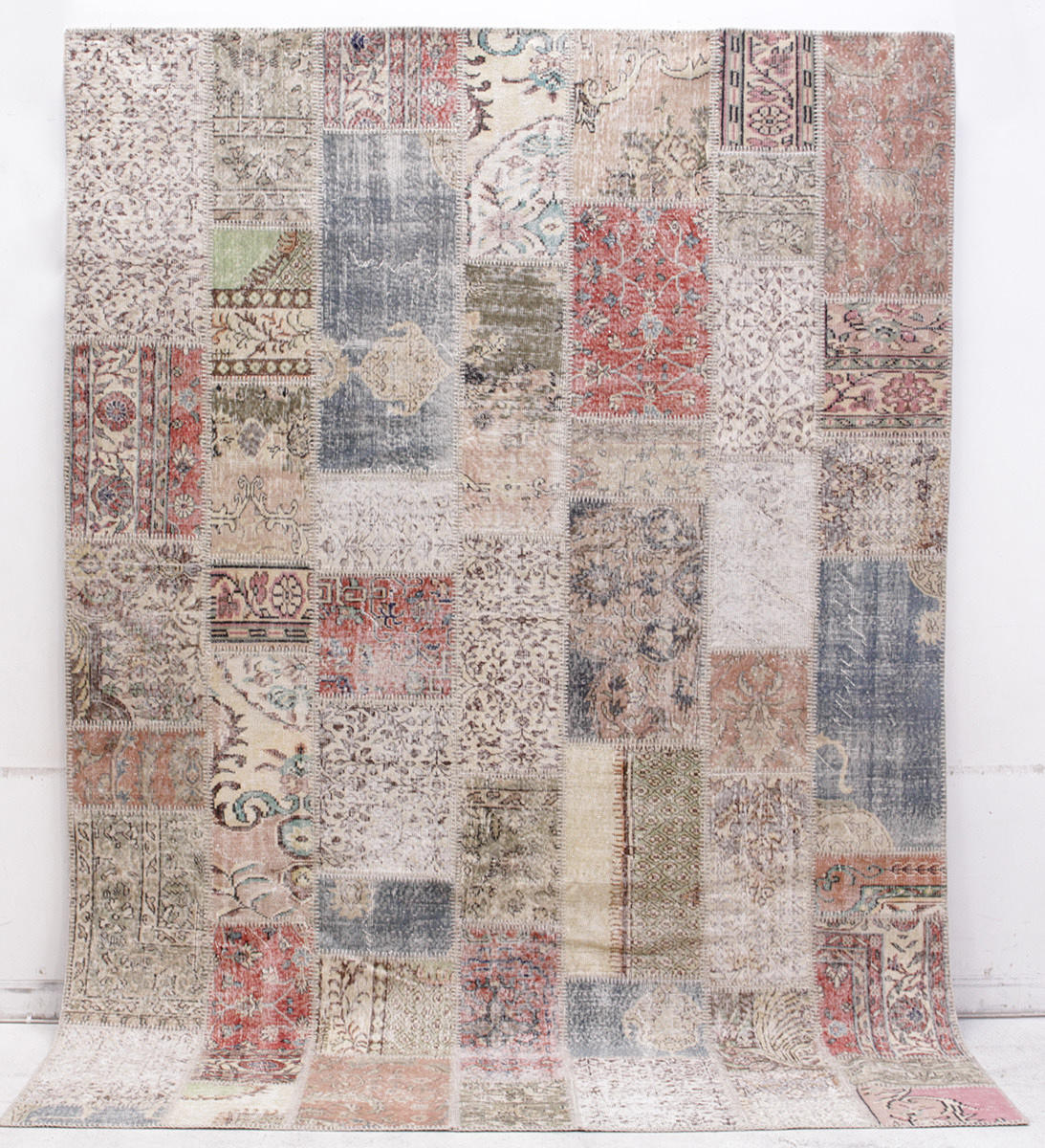 MATTA, carpet patchwork, 353 x 250 cm.