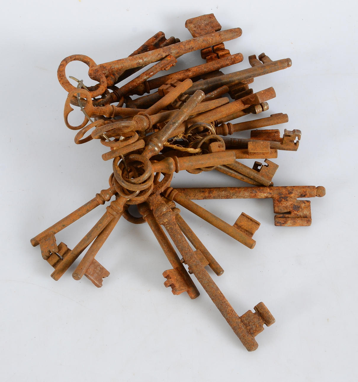 KEYS, 30 PIECES, 17/1800s.