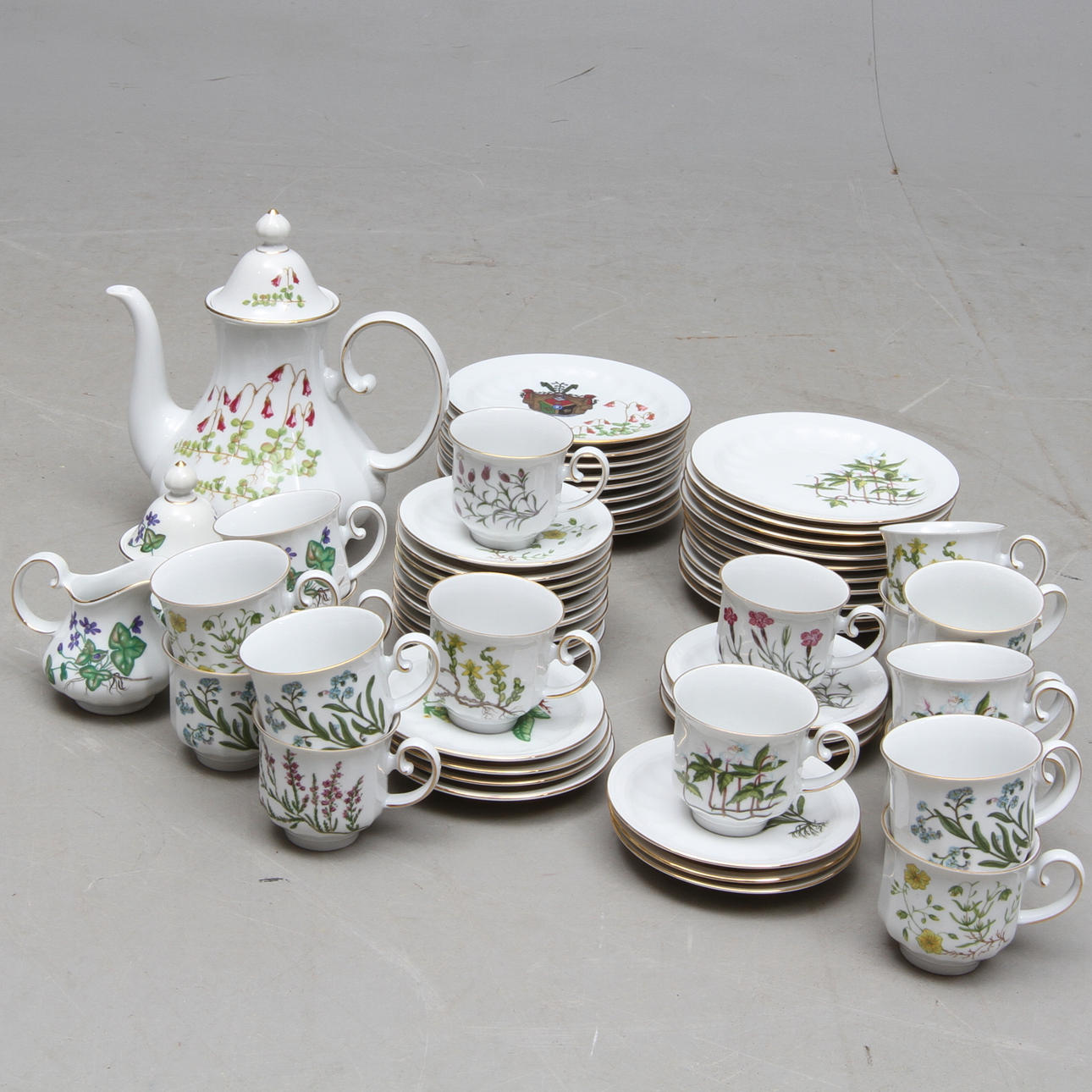 KAFFESERVIS, 40 delar, "Carl von Linné", Fyrklövern.