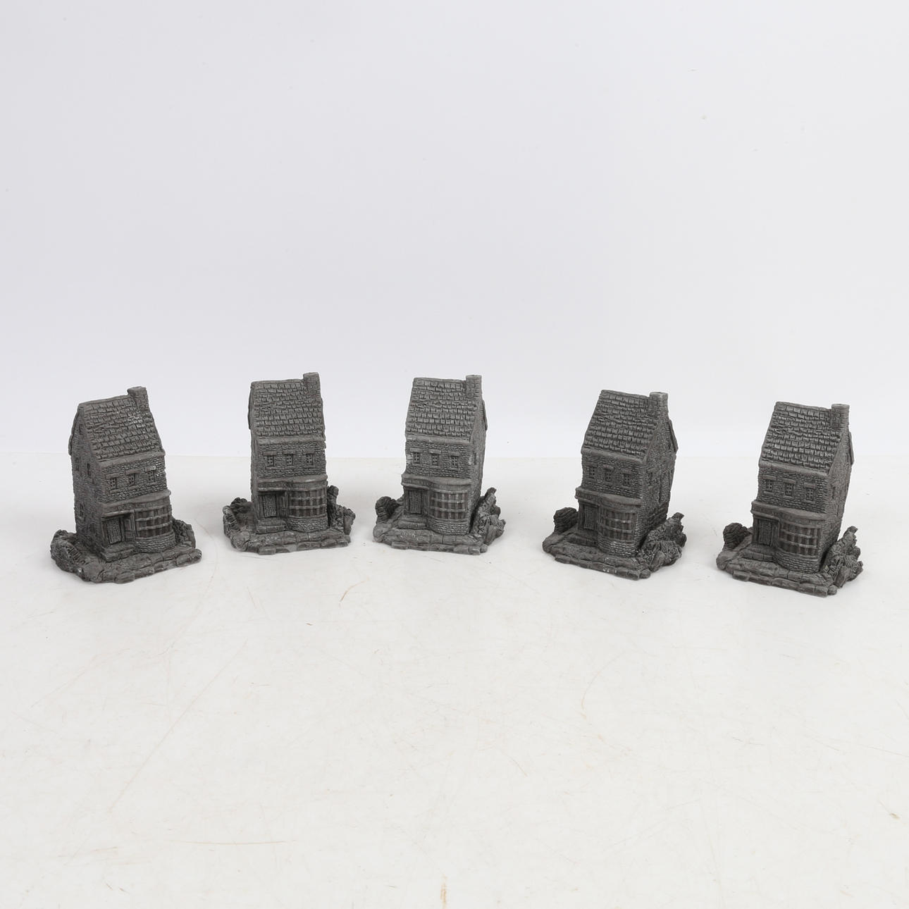 CLARECRAFT DISCWORLD MODELS. 'THE WANDERING SHOP' (5).