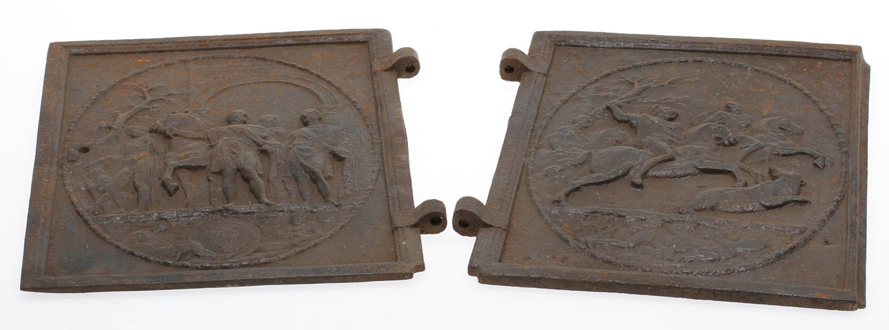 GJUTJÄRNSLUCKOR, ett par 1800-tal.