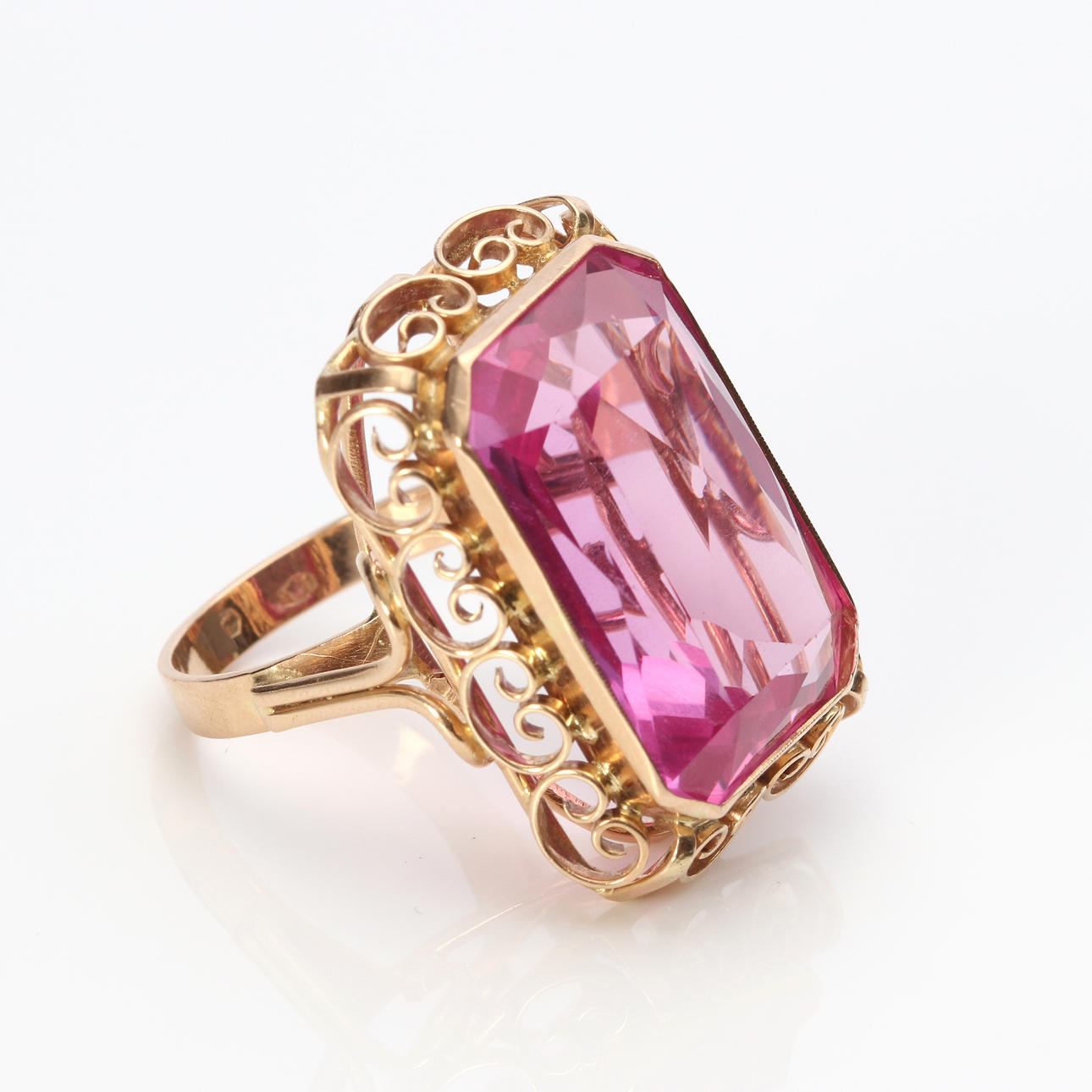 GULDRING 14K med lyserød sten.