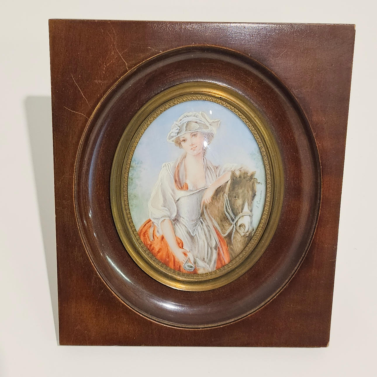 MINIATUR AUF PLATTE GEMALT, ALTE DAME MIT PFERD.