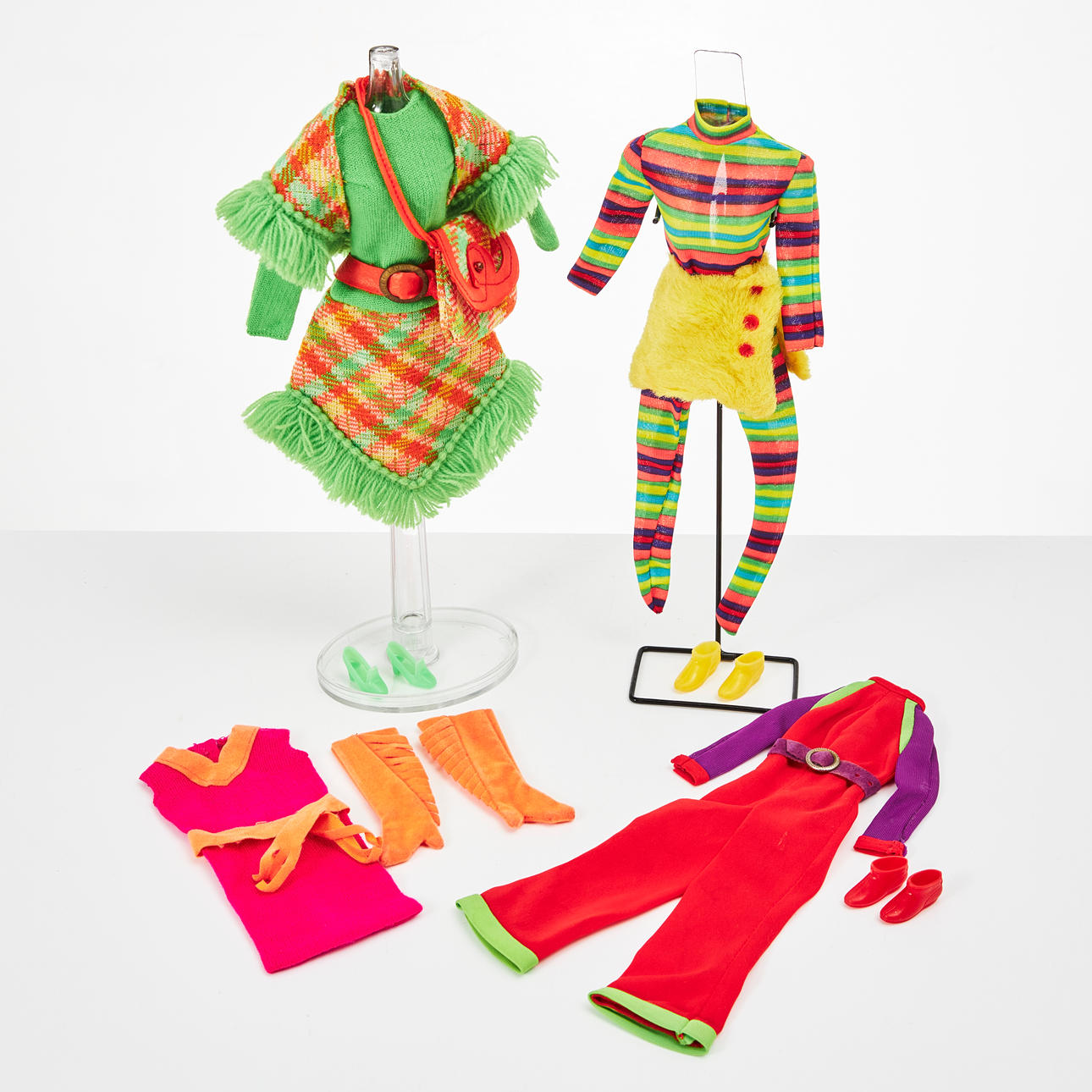 BARBIE, Outfits, (4), #3401 Fringe Benefits, #3422 Color Kick, #3423 Night  Lighter, #3433 All About Plaid, (1971-1972), Mattel. Toys - Toys - Auctionet