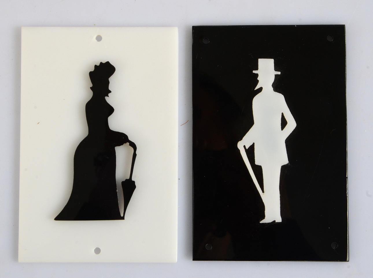 TOALETTSKYLTAR, plast, 2 stycken.