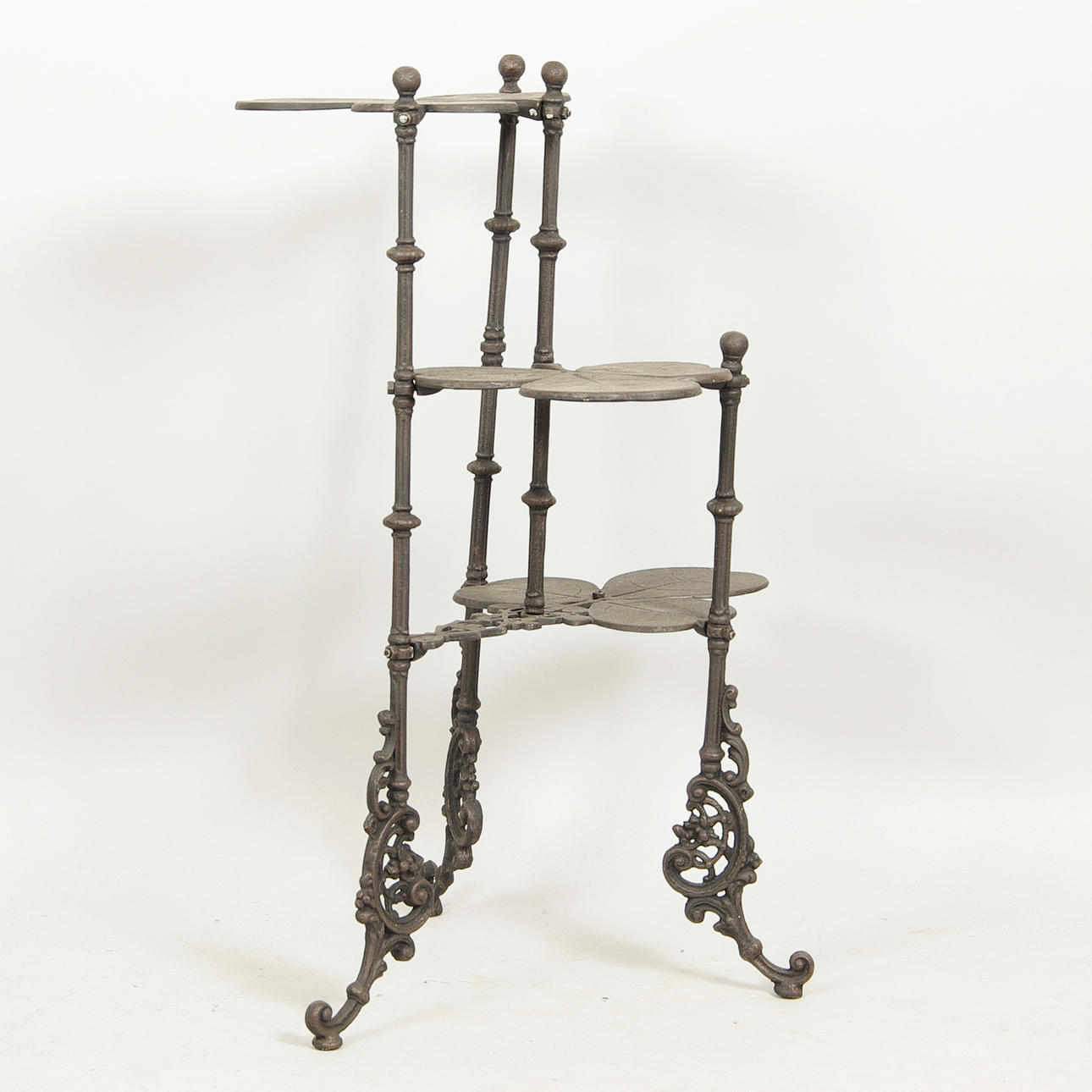 BLOMSTERBORD, svartmålad gjutjärn, samtida.