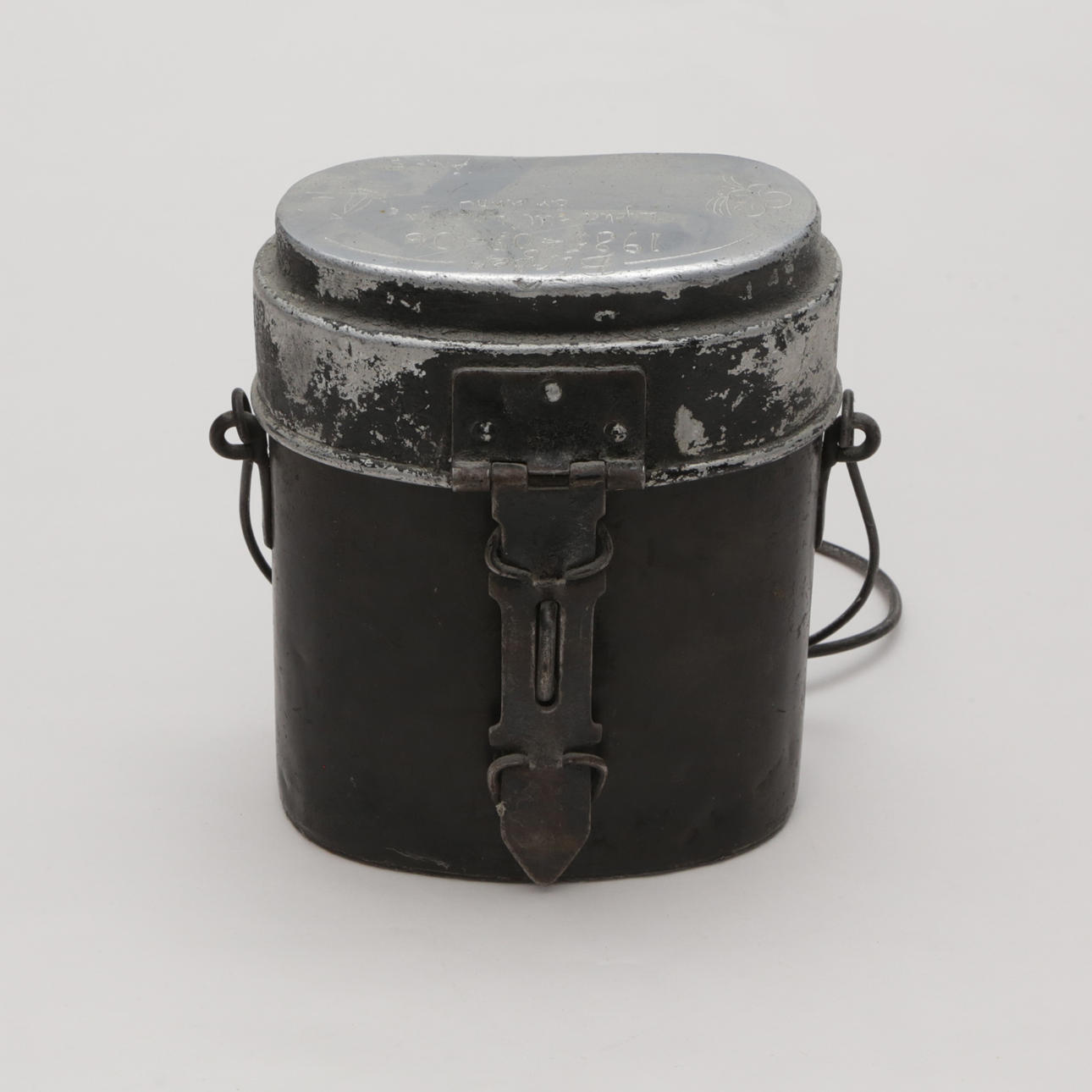 MATBEHÅLLARE, metall, så kallad Snuskburk.