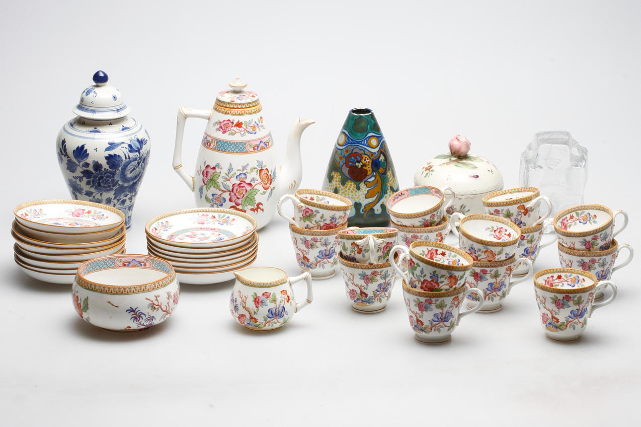 PARTI GLAS och KERAMIK, 1900-tal, bland annat England, Holland och Sverige.